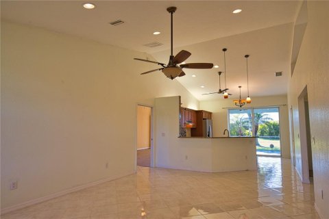 House in Punta Gorda, Florida 3 bedrooms, 183.3 sq.m. № 1585475 - photo 10
