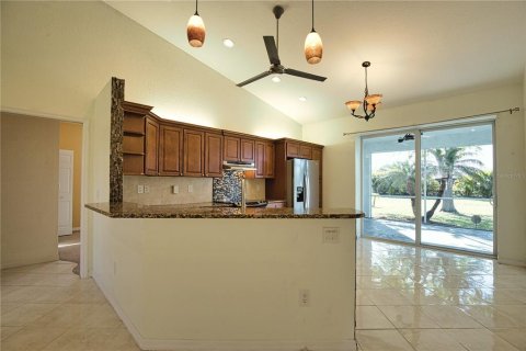 House in Punta Gorda, Florida 3 bedrooms, 183.3 sq.m. № 1585475 - photo 18