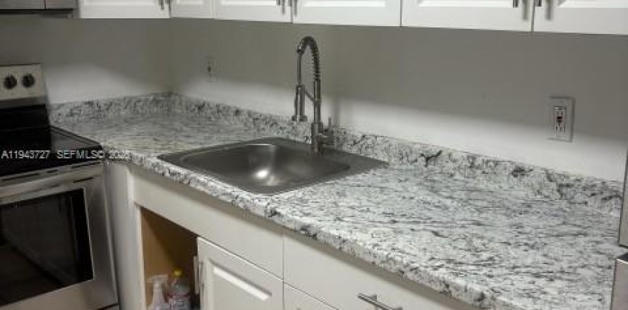 Appartement à Hollywood, Floride 2 chambres, 95.69 m2 № 2000572