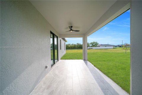 House in Cape Coral, Florida 4 bedrooms № 1891255 - photo 30