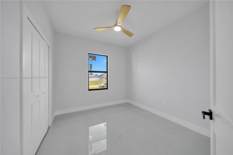 House in Cape Coral, Florida 4 bedrooms № 1891255 - photo 16