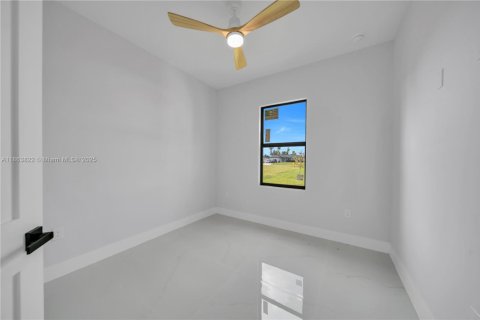 House in Cape Coral, Florida 4 bedrooms № 1891255 - photo 17