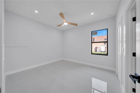 House in Cape Coral, Florida 4 bedrooms № 1891255 - photo 19