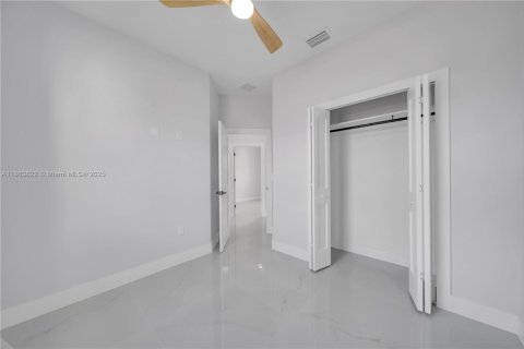 House in Cape Coral, Florida 4 bedrooms № 1891255 - photo 14