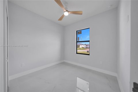House in Cape Coral, Florida 4 bedrooms № 1891255 - photo 15