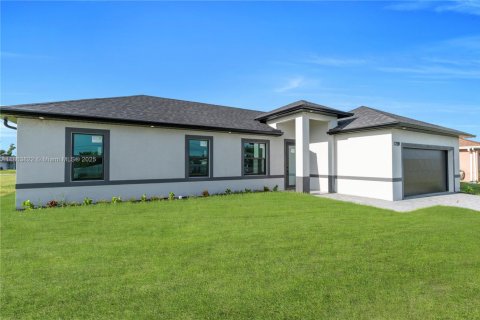 House in Cape Coral, Florida 4 bedrooms № 1891255 - photo 27