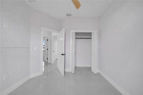 House in Cape Coral, Florida 4 bedrooms № 1891255 - photo 18