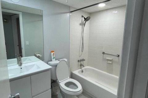 Condo in Tamarac, Florida, 2 bedrooms № 2263547 - photo 8