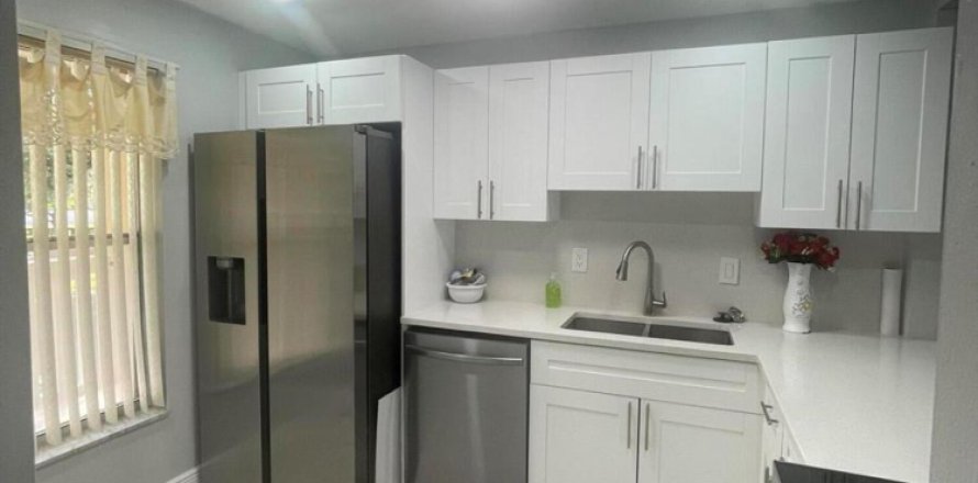 Condo in Tamarac, Florida, 2 bedrooms № 2263547