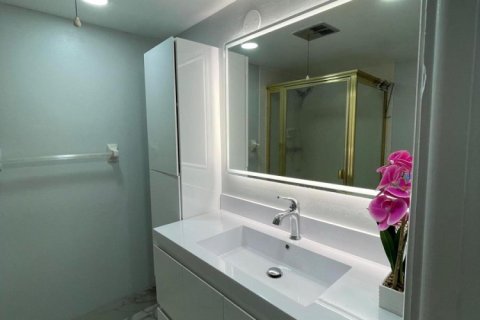 Condo in Tamarac, Florida, 2 bedrooms № 2263547 - photo 10