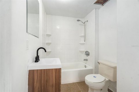 Casa en venta en Tampa, Florida, 2 dormitorios, 90.49 m2 № 1791183 - foto 21