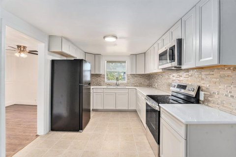 Casa en venta en Tampa, Florida, 2 dormitorios, 90.49 m2 № 1791183 - foto 12