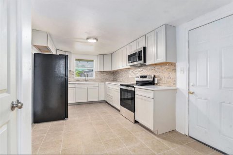Casa en venta en Tampa, Florida, 2 dormitorios, 90.49 m2 № 1791183 - foto 13
