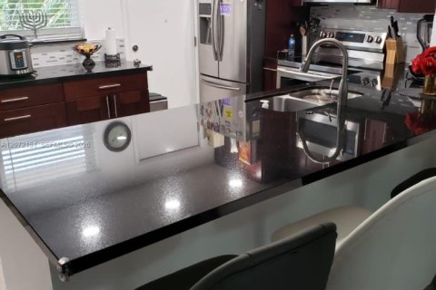 Condo à Hallandale Beach, Floride, 2 chambres  № 2305821