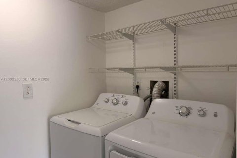 Condo in Tamarac, Florida, 1 bedroom  № 2068262 - photo 13