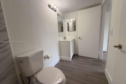 Condo in Tamarac, Florida, 1 bedroom  № 2068262 - photo 11