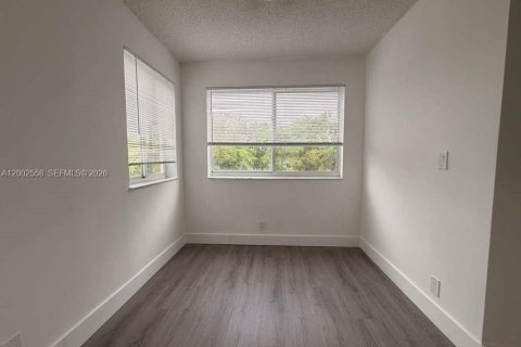 Condo in Tamarac, Florida, 1 bedroom  № 2068262 - photo 7