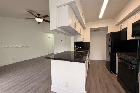 Condo in Tamarac, Florida, 1 bedroom  № 2068262 - photo 5