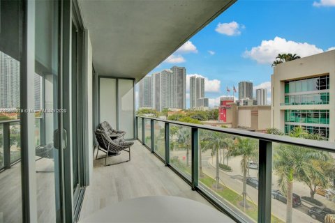Condo in Miami, Florida, 1 bedroom  № 2012872 - photo 22