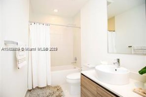 Condo in Miami, Florida, 1 bedroom  № 2012872 - photo 19