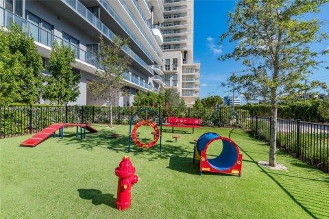 Condo in Miami, Florida, 1 bedroom  № 2012872 - photo 9