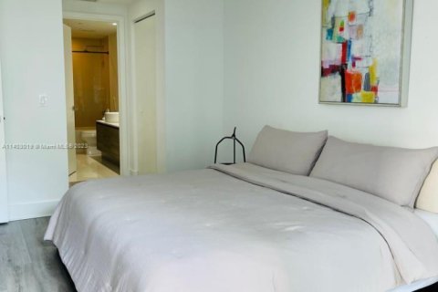 Condo in Miami, Florida, 1 bedroom  № 2012872 - photo 29