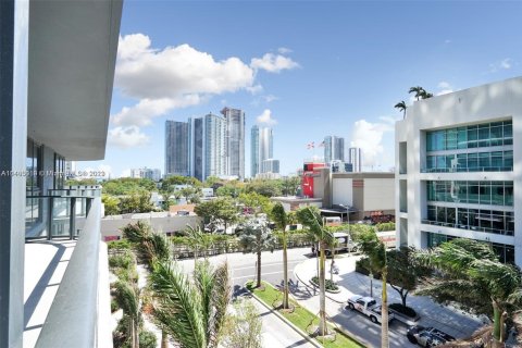 Condo in Miami, Florida, 1 bedroom  № 2012872 - photo 24