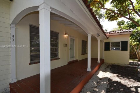 House in Coral Gables, Florida 3 bedrooms, 148.83 sq.m. № 2068238 - photo 3