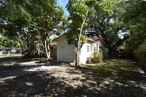 House in Coral Gables, Florida 3 bedrooms, 148.83 sq.m. № 2068238 - photo 19