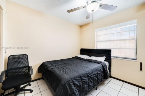 Townhouse in Miami, Florida 3 bedrooms, 125.05 sq.m. № 2026585 - photo 9