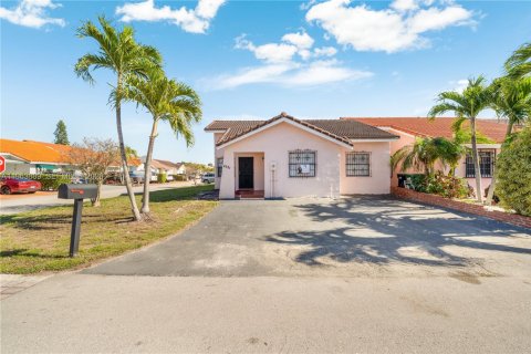 Townhouse in Miami, Florida 3 bedrooms, 125.05 sq.m. № 2026585 - photo 17