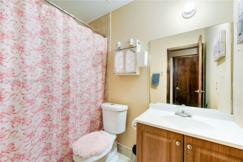 Townhouse in Miami, Florida 3 bedrooms, 125.05 sq.m. № 2026585 - photo 10