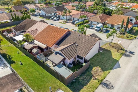 Townhouse in Miami, Florida 3 bedrooms, 125.05 sq.m. № 2026585 - photo 21