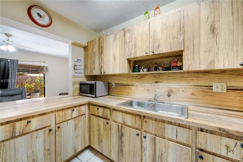 Townhouse in Miami, Florida 3 bedrooms, 125.05 sq.m. № 2026585 - photo 7