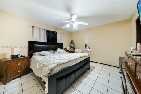 Townhouse in Miami, Florida 3 bedrooms, 125.05 sq.m. № 2026585 - photo 11