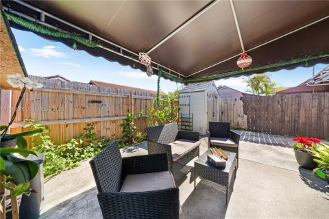 Townhouse in Miami, Florida 3 bedrooms, 125.05 sq.m. № 2026585 - photo 14