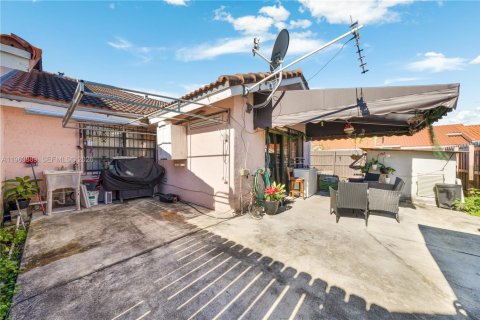 Townhouse in Miami, Florida 3 bedrooms, 125.05 sq.m. № 2026585 - photo 15