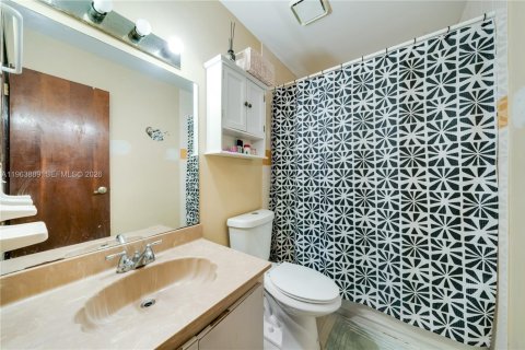 Townhouse in Miami, Florida 3 bedrooms, 125.05 sq.m. № 2026585 - photo 13