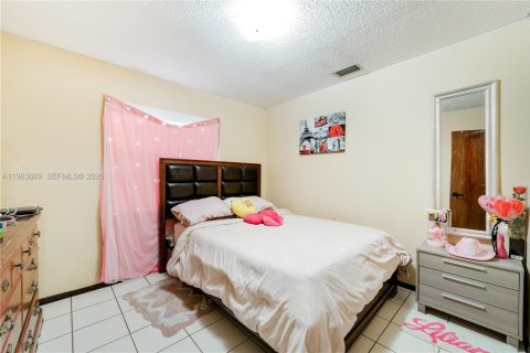 Townhouse in Miami, Florida 3 bedrooms, 125.05 sq.m. № 2026585 - photo 8