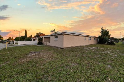 Villa ou maison à vendre à Port Richey, Floride: 3 chambres, 169.92 m2 № 2420076 - photo 4