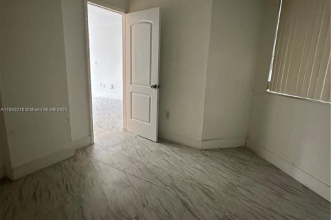 Снять в аренду квартиру в Майами, Флорида 2 спальни, 99.78м2, № 1932095 - фото 3