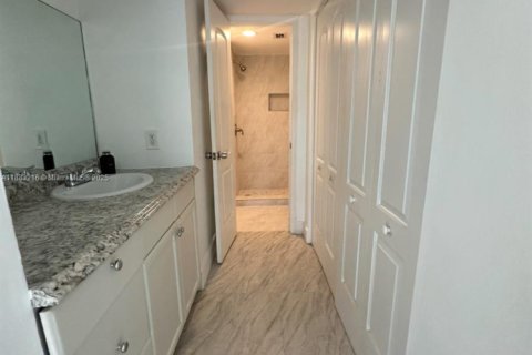 Снять в аренду квартиру в Майами, Флорида 2 спальни, 99.78м2, № 1932095 - фото 12