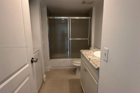 Снять в аренду квартиру в Майами, Флорида 2 спальни, 99.78м2, № 1932095 - фото 10