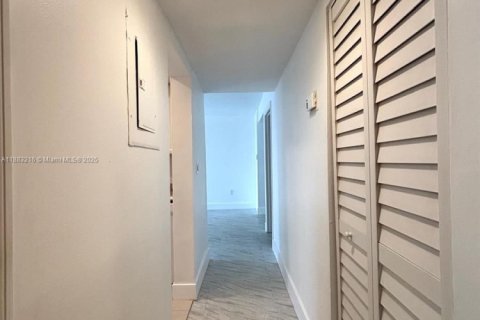 Снять в аренду квартиру в Майами, Флорида 2 спальни, 99.78м2, № 1932095 - фото 7