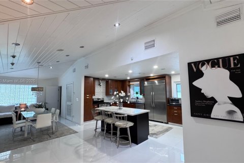 Villa ou maison à louer à Hollywood, Floride: 4 chambres, 185.99 m2 № 1967370 - photo 12