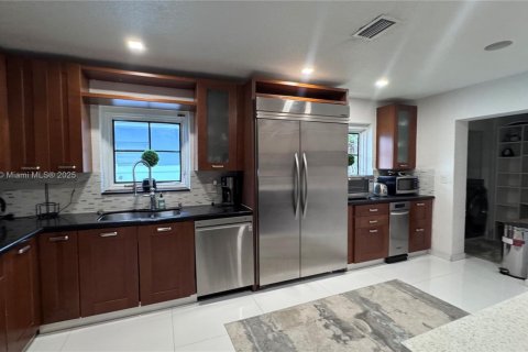 Villa ou maison à louer à Hollywood, Floride: 4 chambres, 185.99 m2 № 1967370 - photo 27