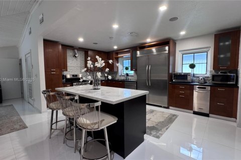 House in Hollywood, Florida 4 bedrooms, 185.99 sq.m. № 1967370