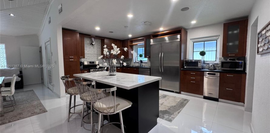 Villa ou maison à Hollywood, Floride 4 chambres, 185.99 m2 № 1967370