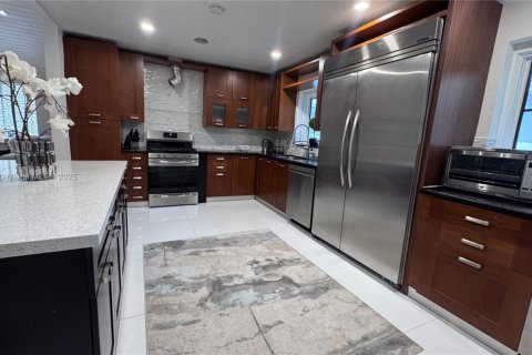 Villa ou maison à louer à Hollywood, Floride: 4 chambres, 185.99 m2 № 1967370 - photo 8