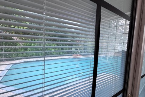 Villa ou maison à louer à Hollywood, Floride: 4 chambres, 185.99 m2 № 1967370 - photo 17